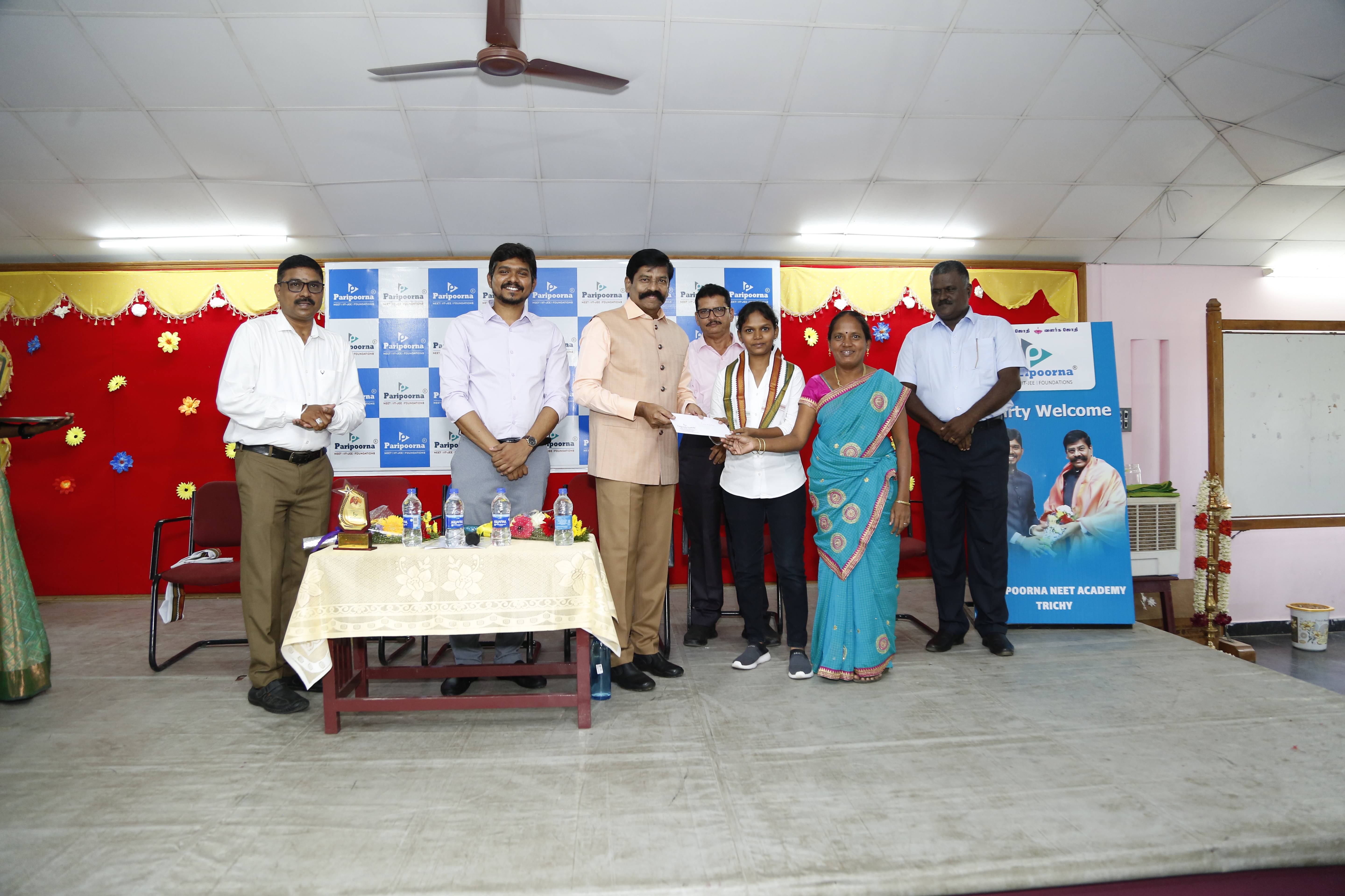 Paripoorna neet Academy Honouring The Achievers	